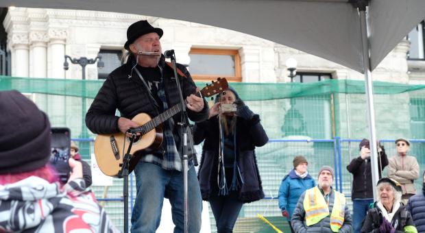 Neil Young performing at the United for Old-growth March and Rally (Photo: Alex Hsuan Tsui)